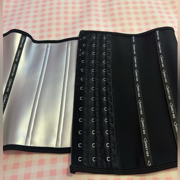 Short torso waist trainer / corset - Picture 2 of 5